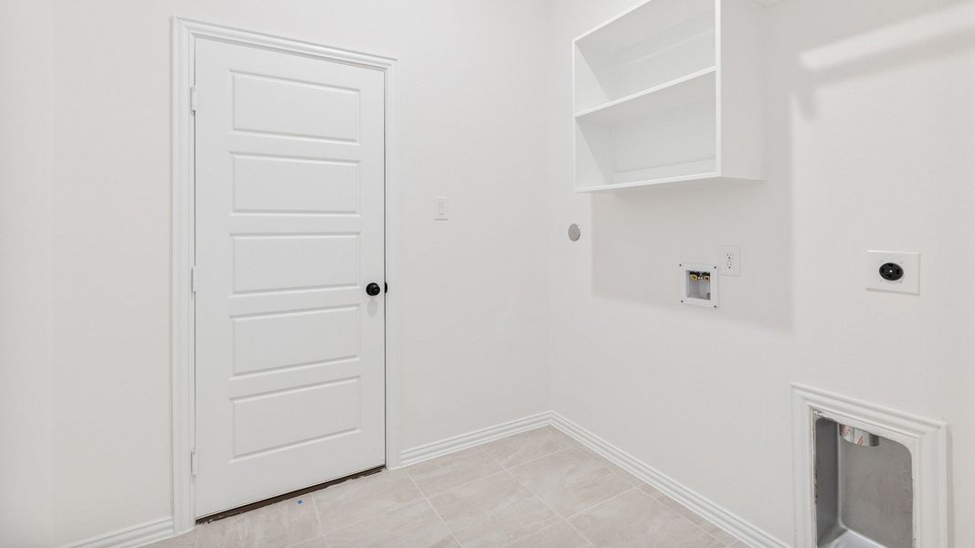 Furnished interior view inside a new home in Creekhaven, Iowa Colony (Image 11).