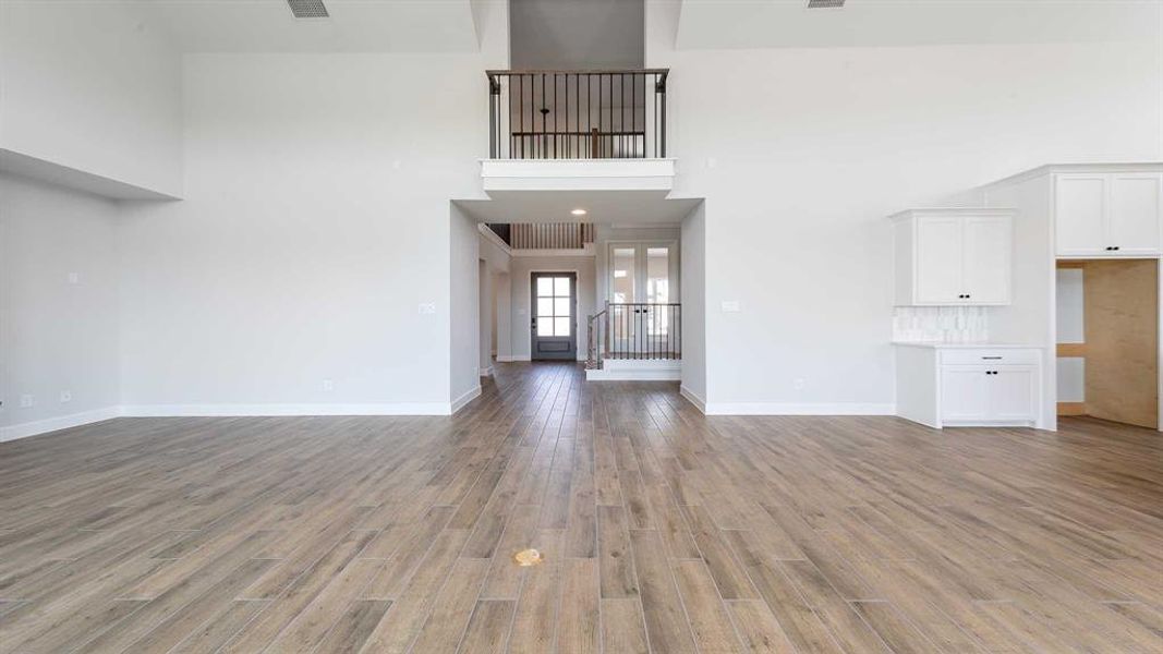 Spacious, unfurnished interior of a new home in Terraces 82'/100', Rockwall (Image 23). Spacious, unfurnished interior of a new home in Terraces 82'/100', Rockwall (Image 23).