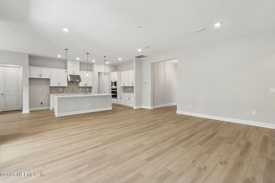 Spacious, unfurnished interior of a new home in Sandy Ridge, Yulee (Image 23).