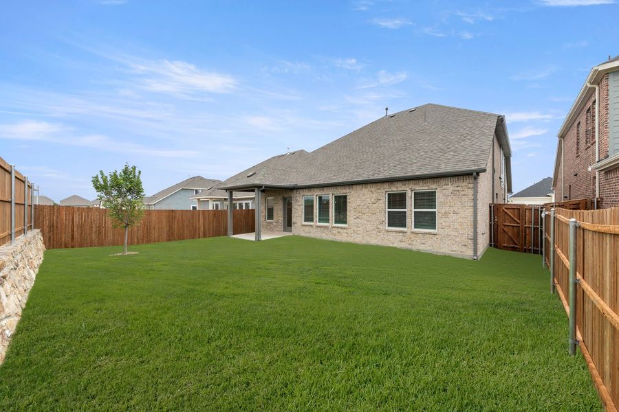 Exterior details and patio area of a home in Walden Pond, Forney (Image 3).