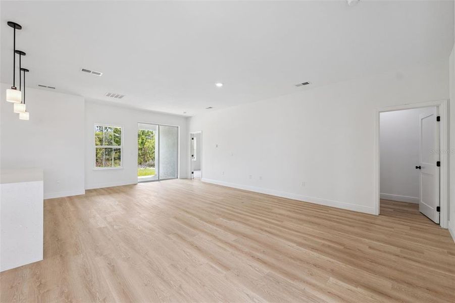 Spacious, unfurnished interior of a new home in , Ocala (Image 33).