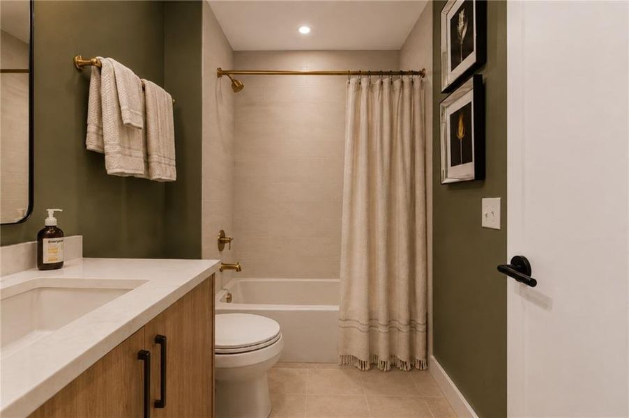 Furnished interior view inside a new home in , Atlanta (Image 8).