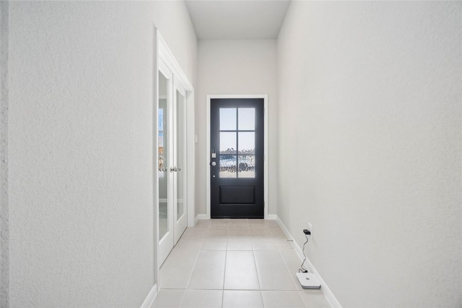 Spacious, unfurnished interior of a new home in Sunterra, Katy (Image 26).