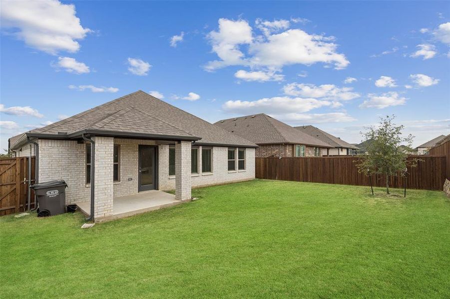Exterior details and patio area of a home in , Red Oak (Image 3).