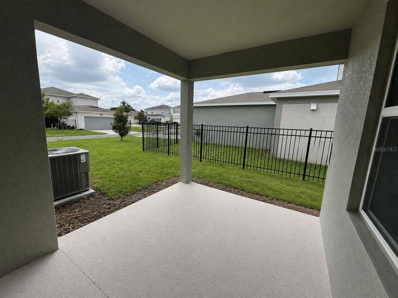 Exterior details and patio area of a home in Winding Meadows, Apopka (Image 27).