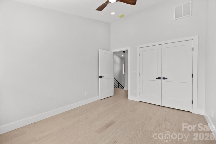 Spacious, unfurnished interior of a new home in , Asheville (Image 25).