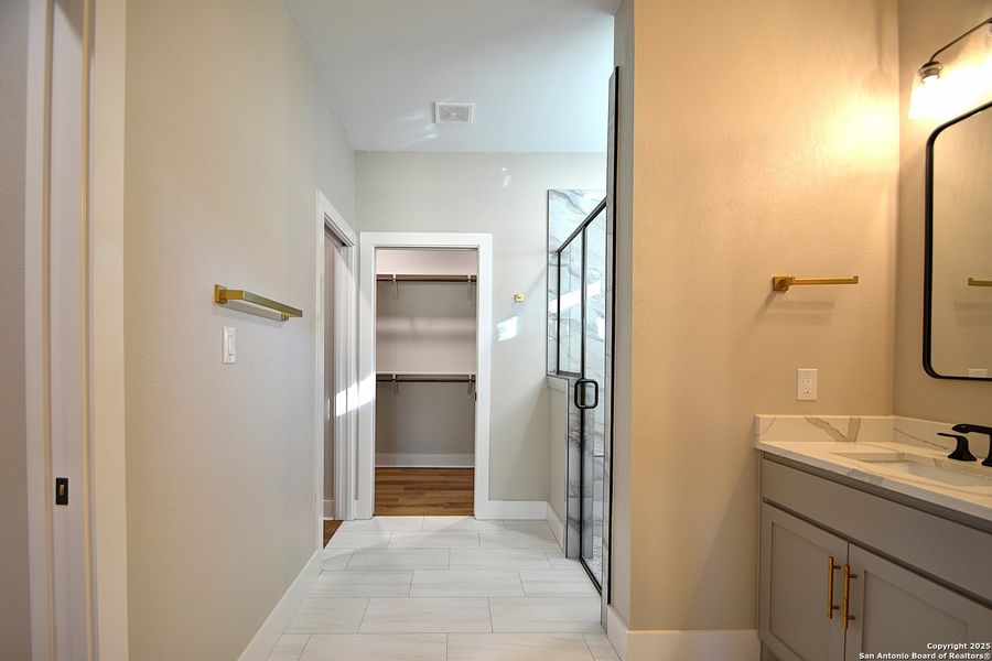 Furnished interior view inside a new home in , Kerrville (Image 8).