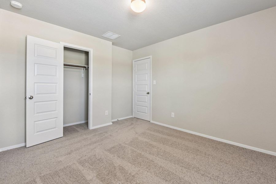 Spacious, unfurnished interior of a new home in Edgebrooke, Pflugerville (Image 32).