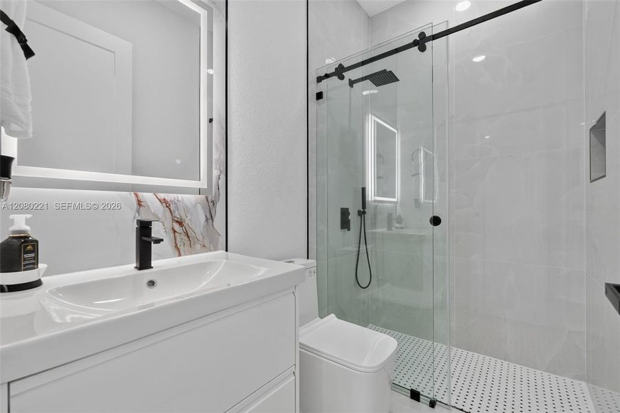 Furnished interior view inside a new home in , Cape Coral (Image 14).