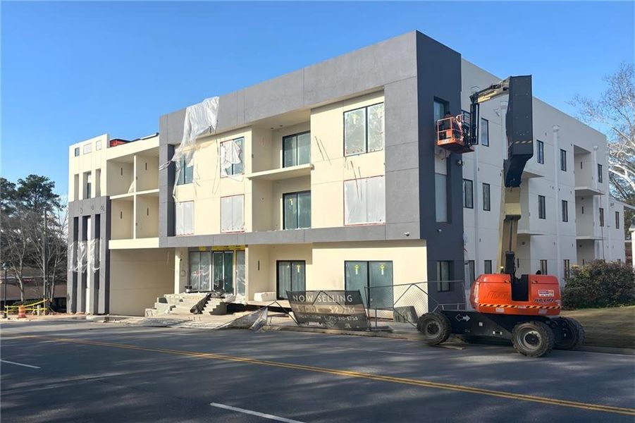 Condo located in Sandy Springs, GA showcasing its design and architecture (Image 2). Condo located in Sandy Springs, GA showcasing its design and architecture (Image 2).