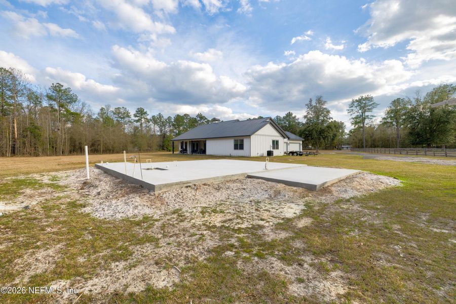 Exterior details and patio area of a home in , Jacksonville (Image 32).