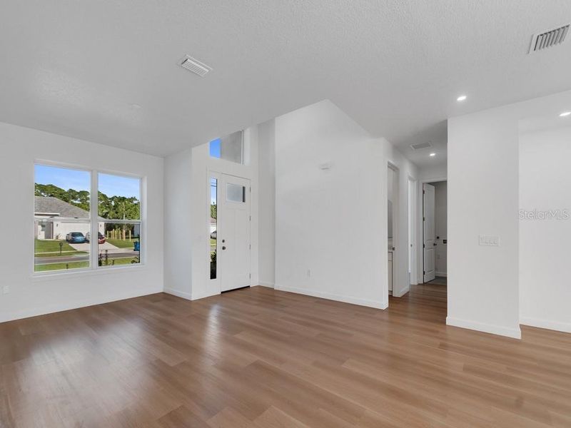 Spacious, unfurnished interior of a new home in , Palm Bay (Image 17).