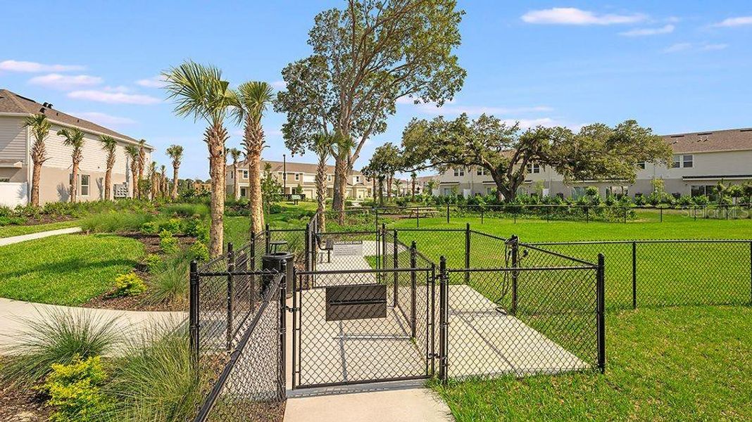 Community amenities in Vinterra Townhomes, Nokomis (Image 17).