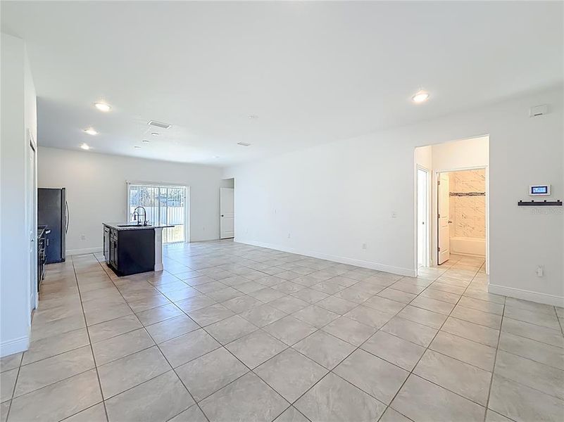 Spacious, unfurnished interior of a new home in , Ocala (Image 17).