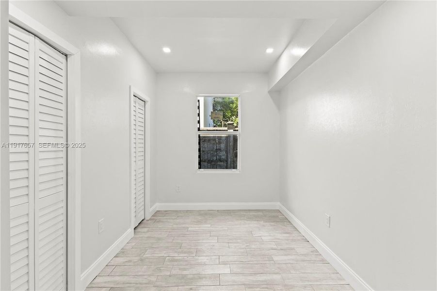 Each unit in the duplex has 3 Bedrooms-1 Master and 2 smaller bedrooms Each unit in the duplex has 3 Bedrooms-1 Master and 2 smaller bedrooms