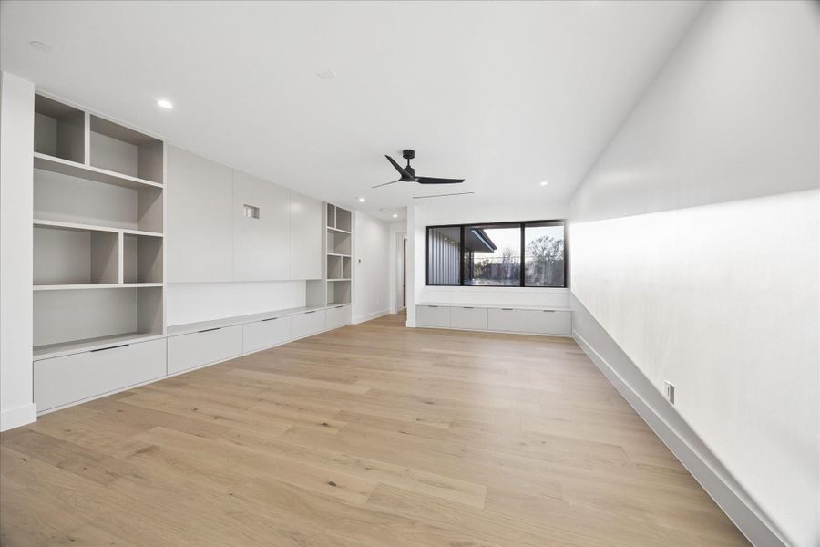 Spacious, unfurnished interior of a new home in , Bellaire (Image 21).