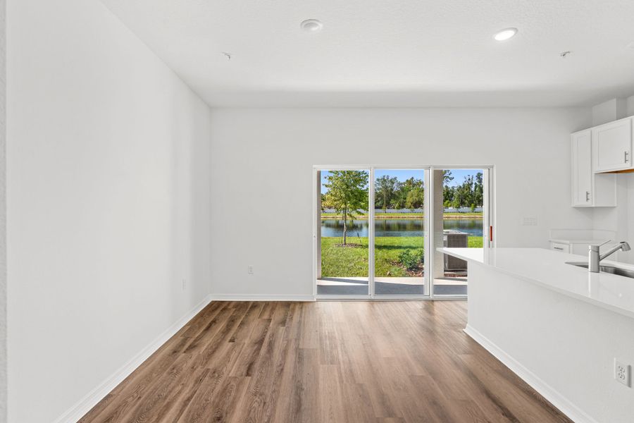 Spacious, unfurnished interior of a new home in Shenandoah Reserve, Orlando (Image 20).