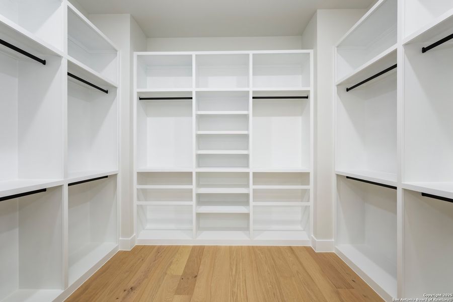 Spacious, unfurnished interior of a new home in , San Antonio (Image 23).