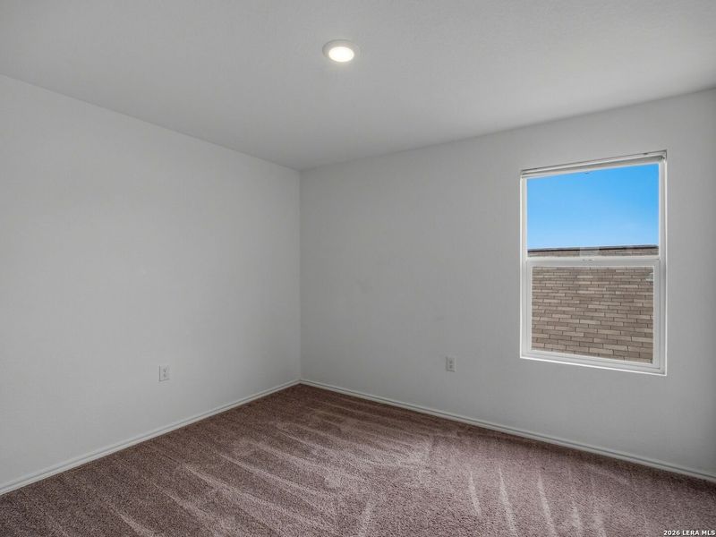 Spacious, unfurnished interior of a new home in Mission del Lago, San Antonio (Image 19).