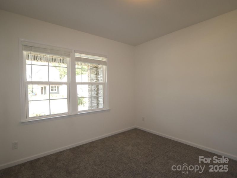 Main level guest suite