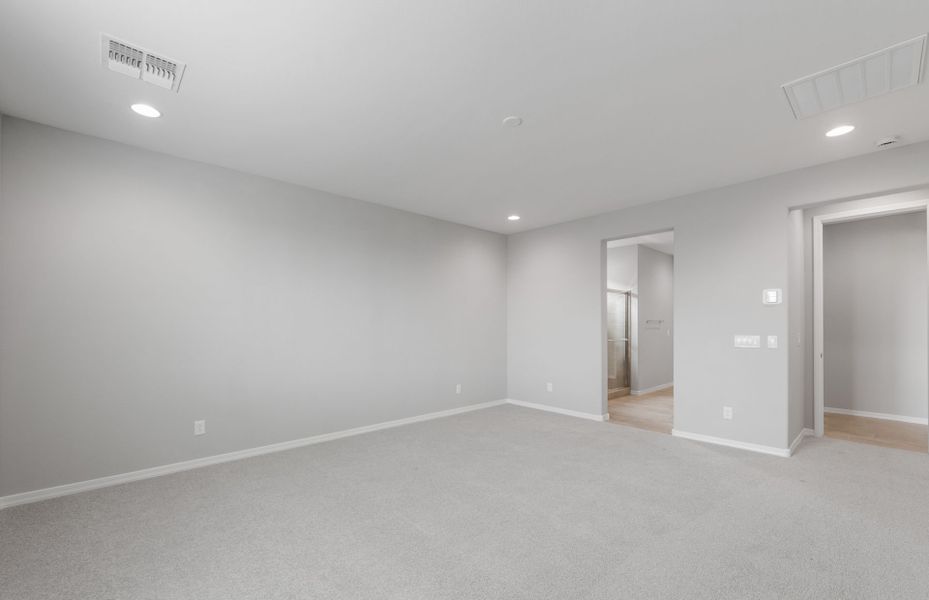 Spacious, unfurnished interior of a new home in El Rancho Santa Rosa, Maricopa (Image 23).