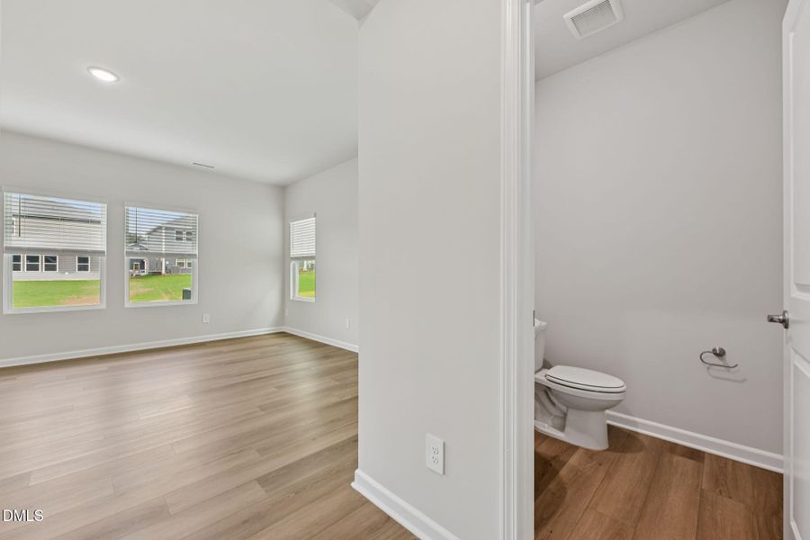 16-web-or-mls-Raleigh - Oak Manor - 744