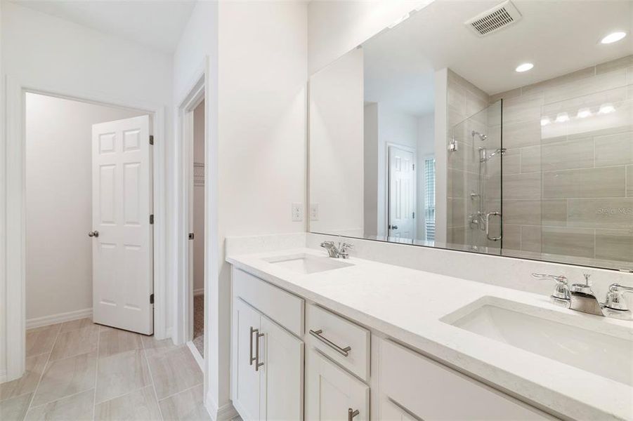 Furnished interior view inside a new home in Lake Lincoln, Eustis (Image 7).