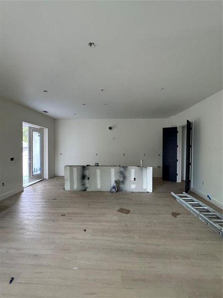 Spacious, unfurnished interior of a new home in , Tampa (Image 30).
