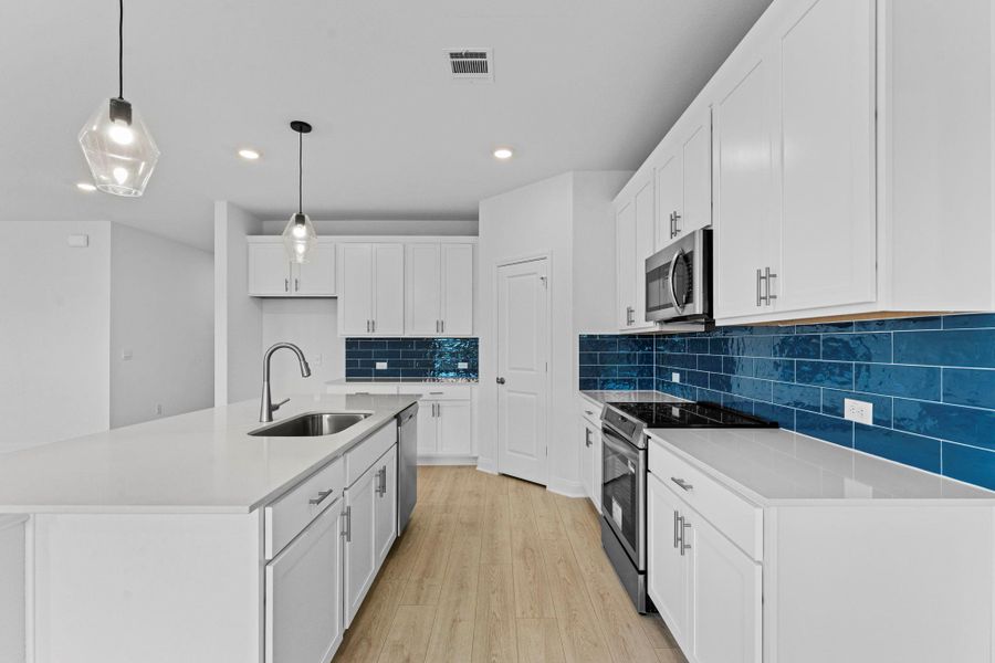 Furnished interior view inside a new home in Riverview, Georgetown (Image 7).