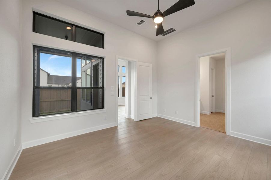 Spacious, unfurnished interior of a new home in Sienna - Landmark Row Collection, Missouri City (Image 17). Spacious, unfurnished interior of a new home in Sienna - Landmark Row Collection, Missouri City (Image 17).