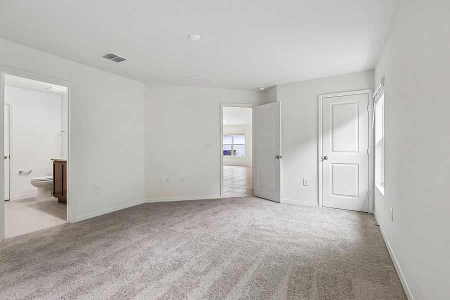 Spacious, unfurnished interior of a new home in Hilliard Ridge, Kissimmee (Image 17).