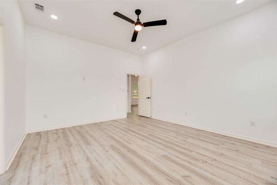 Spacious, unfurnished interior of a new home in , Fort Worth (Image 17).