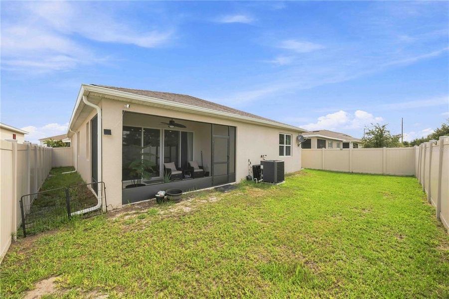 Exterior details and patio area of a home in Seasons at Eden Hills, Lake Alfred (Image 23).