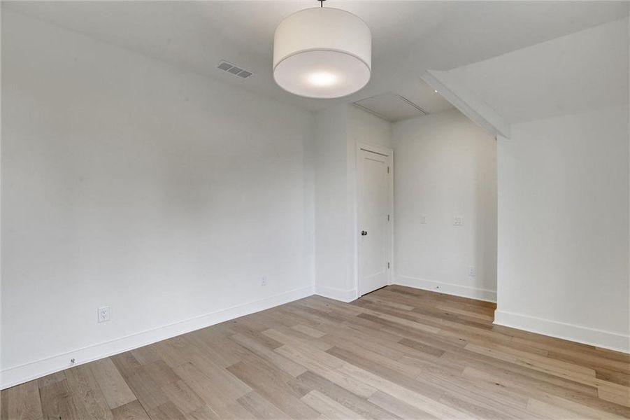 Spacious, unfurnished interior of a new home in , Gainesville (Image 32).