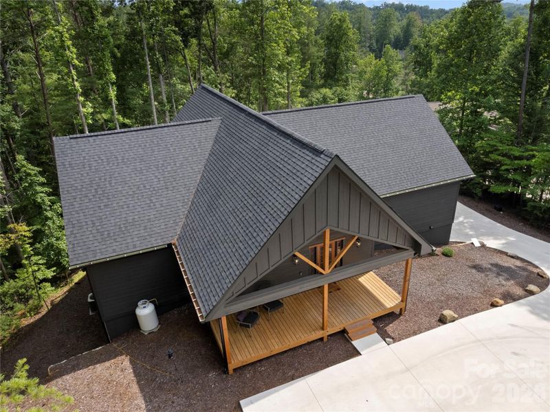 Exterior details and patio area of a home in , Nebo (Image 19).