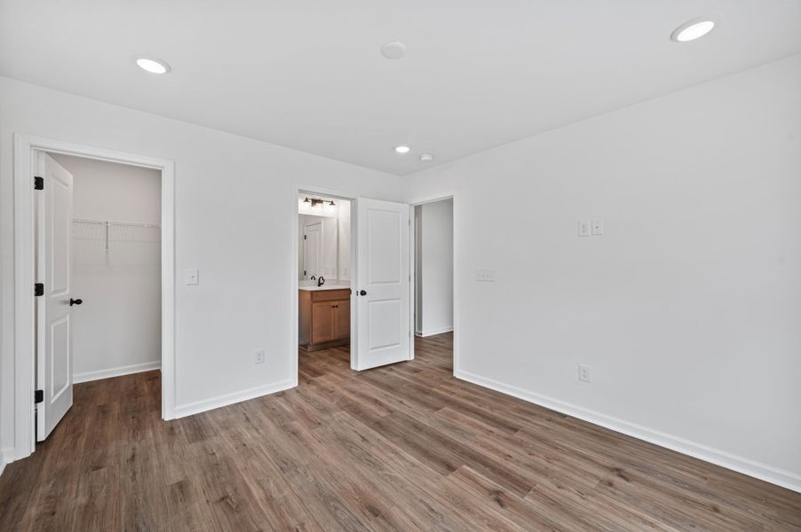 Spacious, unfurnished interior of a new home in , North Charleston (Image 15).