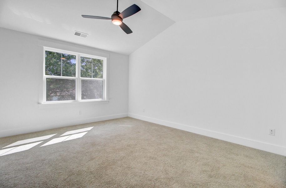 Spacious, unfurnished interior of a new home in , Charleston (Image 25).