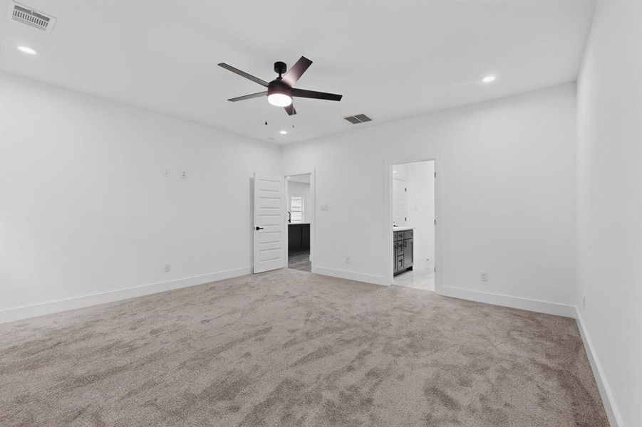 Spacious, unfurnished interior of a new home in , Dallas (Image 13).
