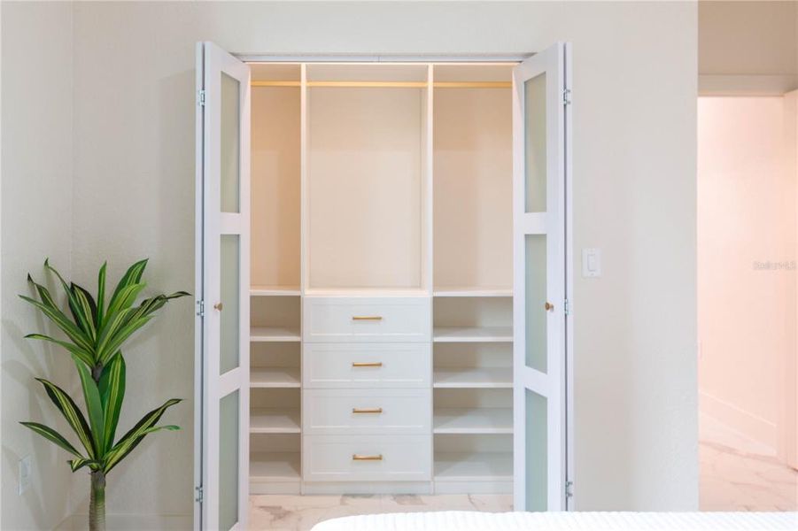Furnished interior view inside a new home in , Dunnellon (Image 13).