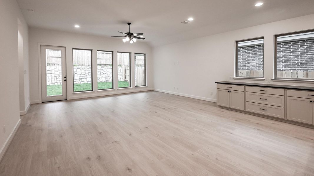 Spacious, unfurnished interior of a new home in Crosswinds, Kyle (Image 11).