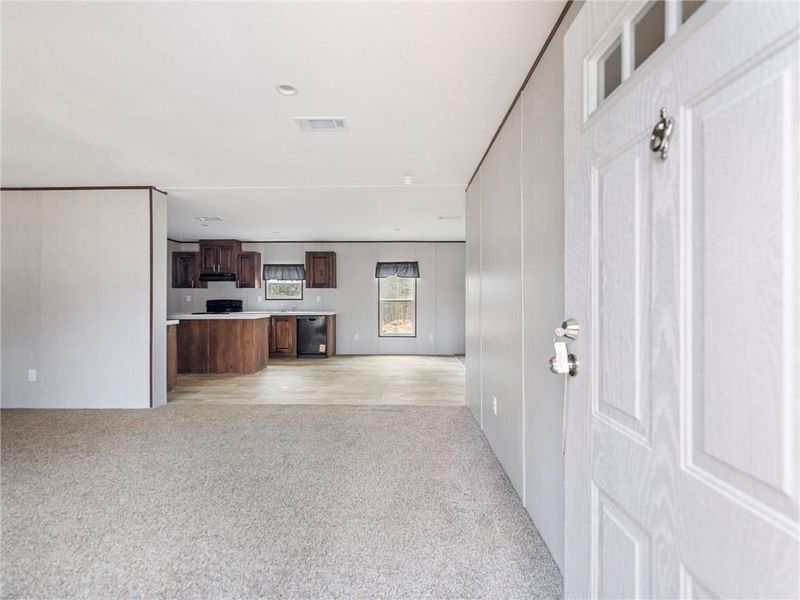 Spacious, unfurnished interior of a new home in , Lula (Image 11).