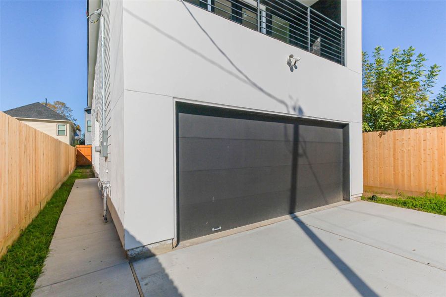 Exterior details and patio area of a home in , Houston (Image 20).