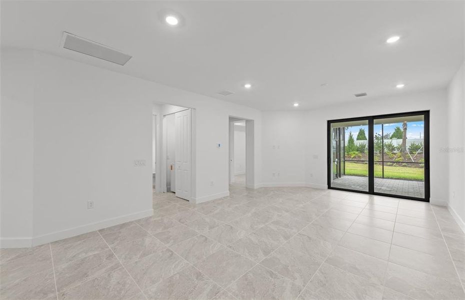 Spacious, unfurnished interior of a new home in Talon Preserve on Palmer Ranch, Nokomis (Image 28).