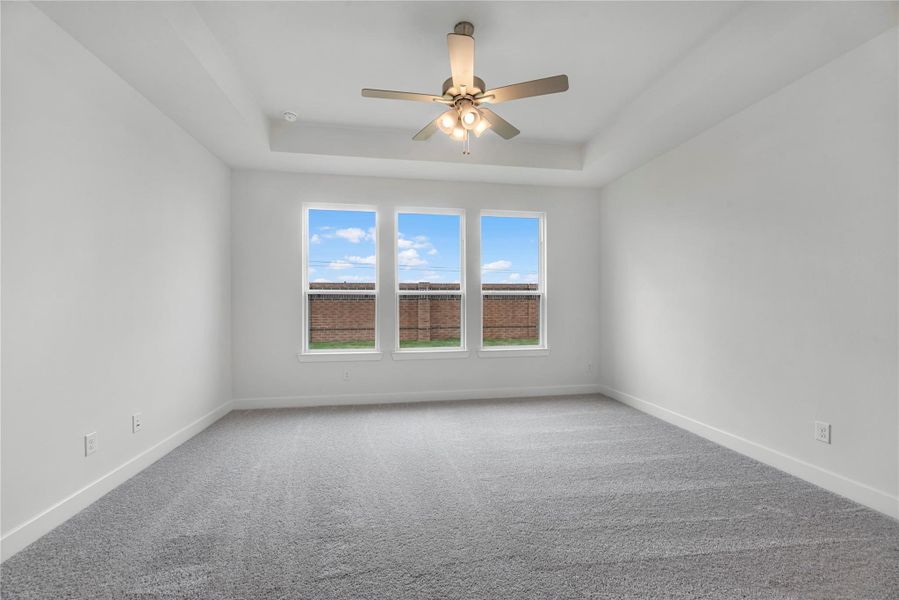 Representative image. Features, selections and colors may vary.