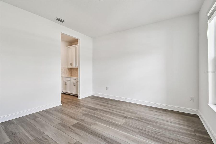 Spacious, unfurnished interior of a new home in Hawkstone, Sarasota (Image 37).