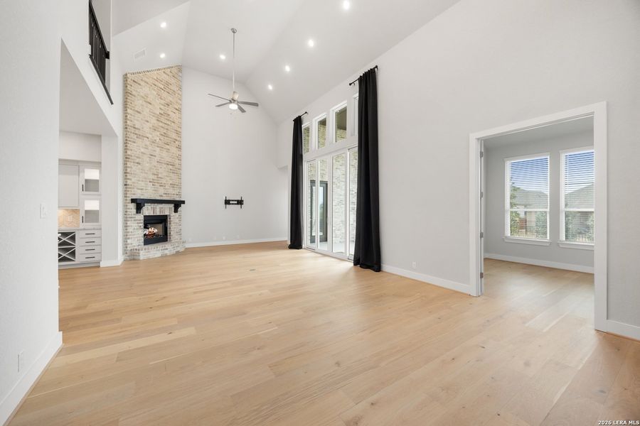 Spacious, unfurnished interior of a new home in Ventana, Bulverde (Image 46).