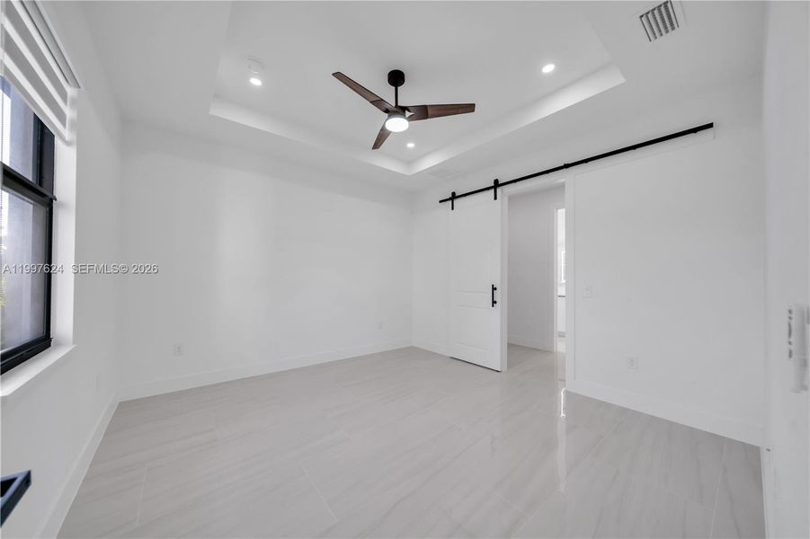 Spacious, unfurnished interior of a new home in , Lehigh Acres (Image 15).