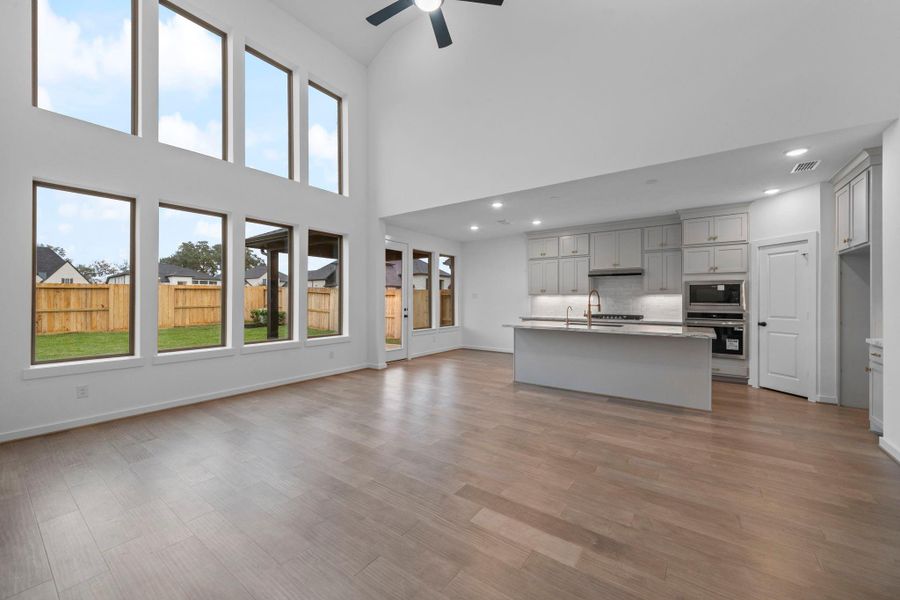 Spacious, unfurnished interior of a new home in Sienna 45', 50', Missouri City (Image 17). Spacious, unfurnished interior of a new home in Sienna 45', 50', Missouri City (Image 17).