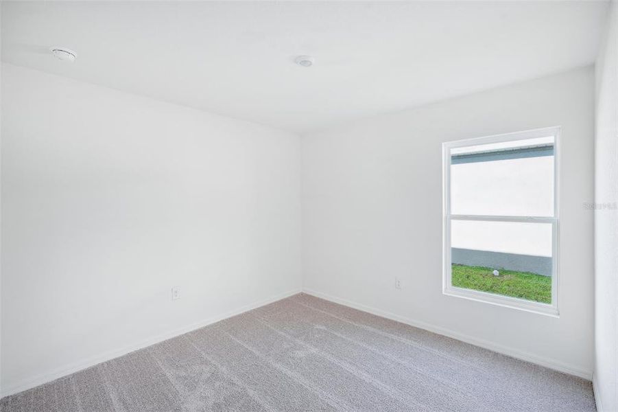 Spacious, unfurnished interior of a new home in Eagle Hammock, Eagle Lake (Image 25).