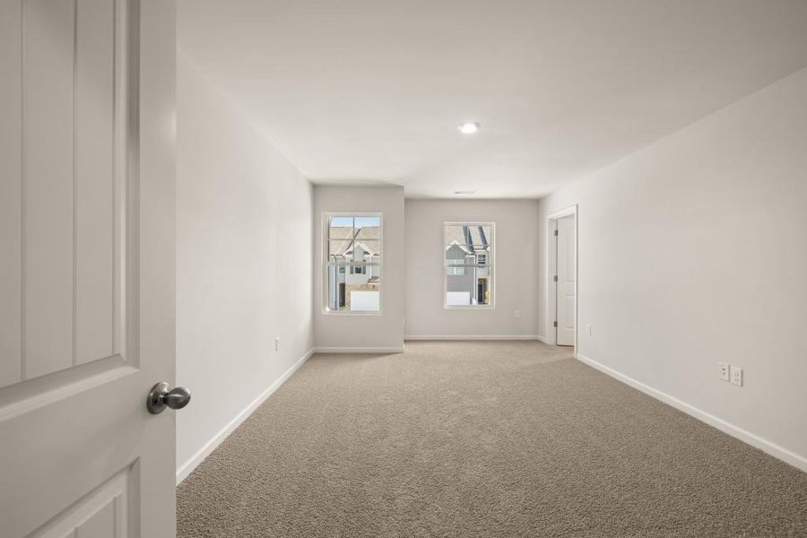 Spacious, unfurnished interior of a new home in Hughes Court, Dawsonville (Image 16).